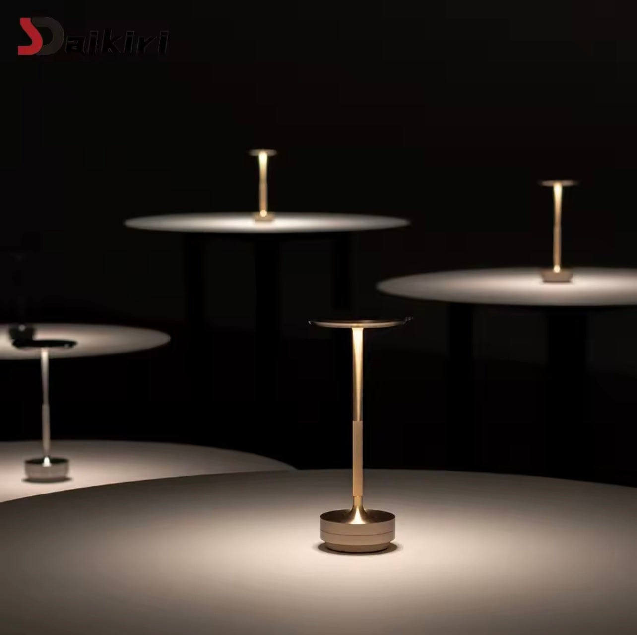 Lampe de nuit LED décorative simple en alliage d’aluminium, à intensité réglable en continu, ambiance rétro, portable, rechargeable, avec commande tactile.